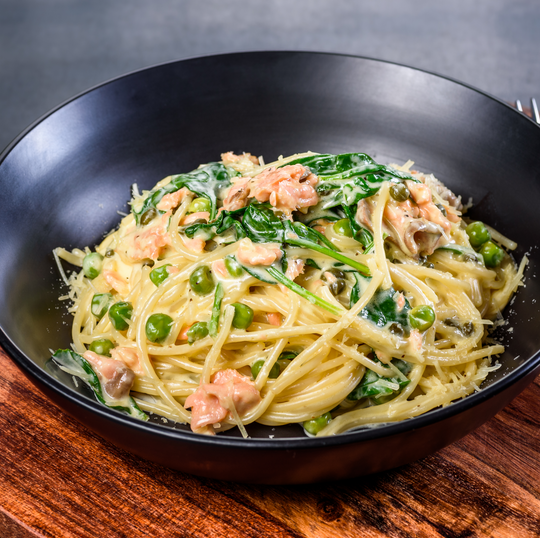 HOT SMOKED SALMON SPAGHETTI WITH VIBRANT SPINACH & PEAS